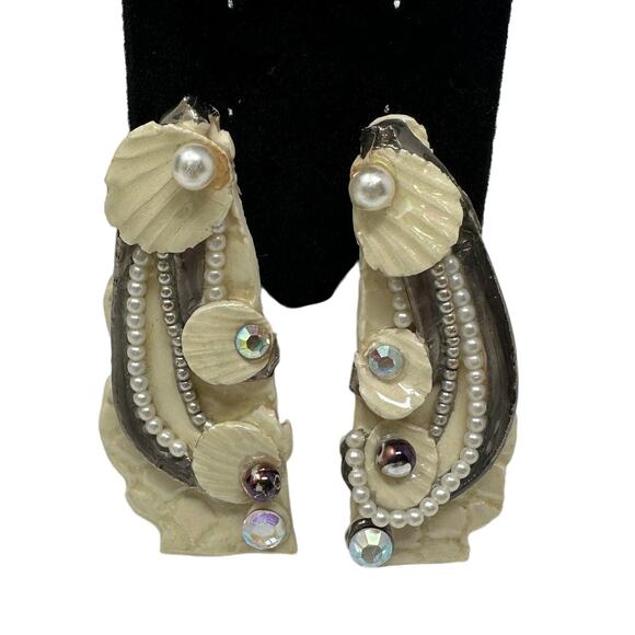 Vintage Fired Fantasies Clay Shell Earrings & Rhinestone Accents Cream Clip On - Picture 1 of 5